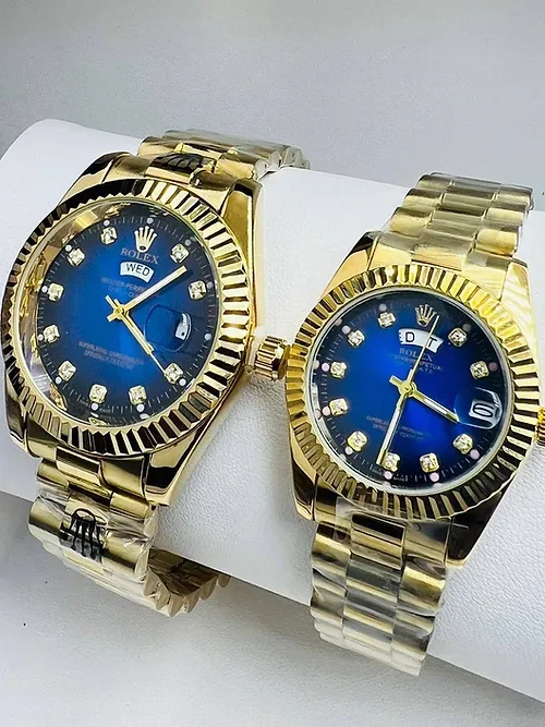 Montre Rolex jaune-doré fond bleu